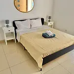 Large 3-bedroom Oasis In Quiet Area With Garden * グジラ