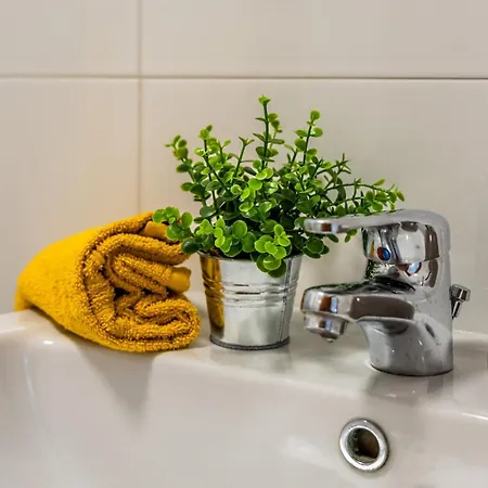 Apartament Large 3-bedroom Oasis In Quiet Area With Garden