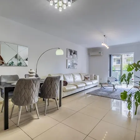 Large 3-bedroom Oasis In Quiet Area With Garden Gzira