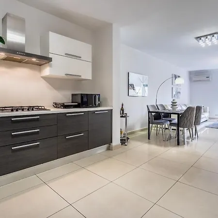 Large 3-bedroom Oasis In Quiet Area With Garden