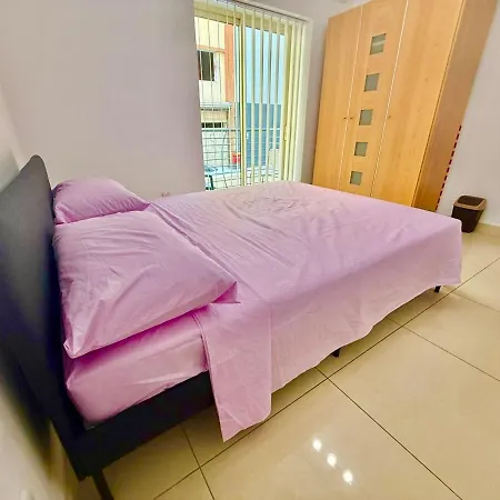 Appartement Large 3-bedroom Oasis In Quiet Area With Garden