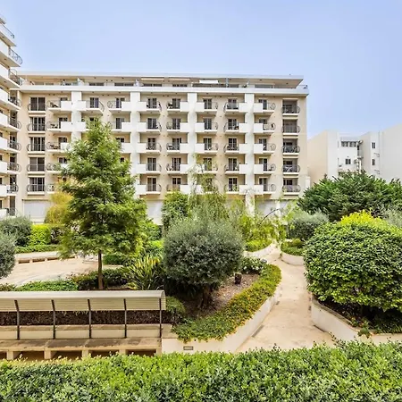 Large 3-bedroom Oasis In Quiet Area With Garden *