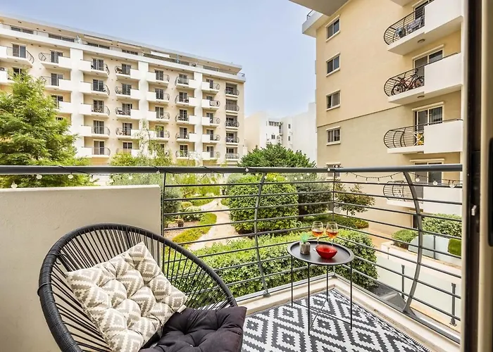 Large 3-bedroom Oasis In Quiet Area With Garden Apartament