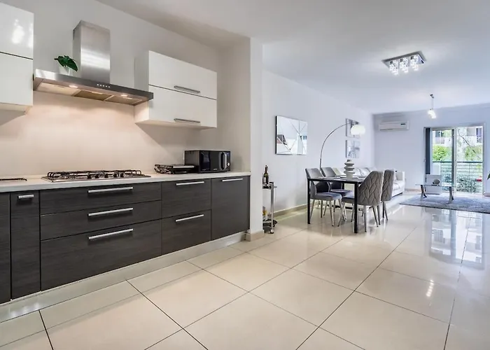 Large 3-bedroom Oasis In Quiet Area With Garden