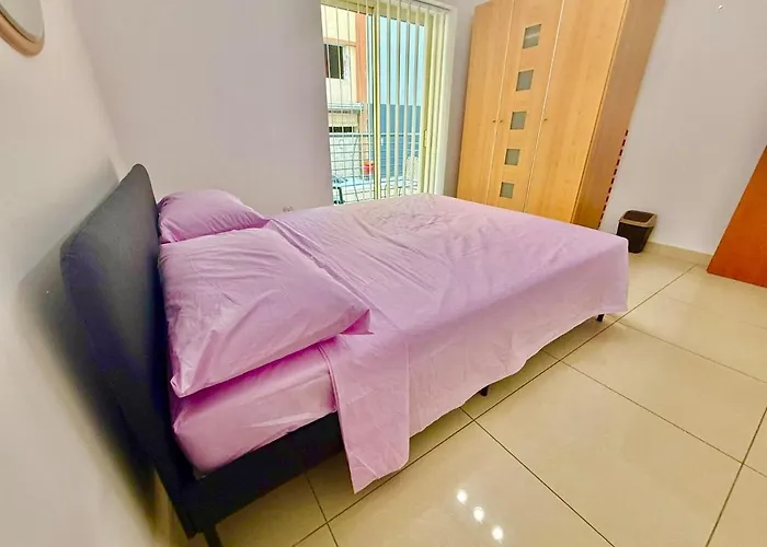 Apartament Large 3-bedroom Oasis In Quiet Area With Garden