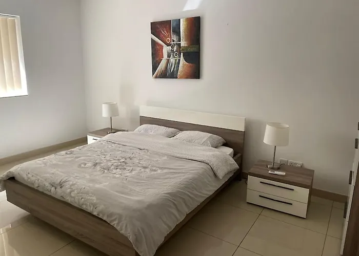 Apartament Large 3-bedroom Oasis In Quiet Area With Garden Gzira