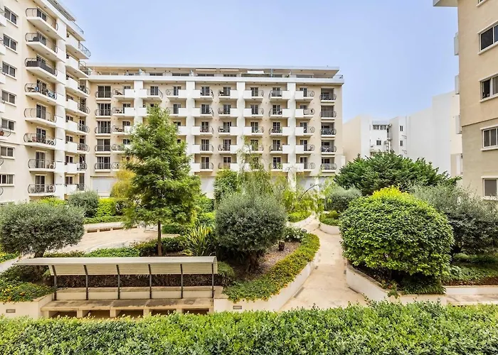 Large 3-bedroom Oasis In Quiet Area With Garden *