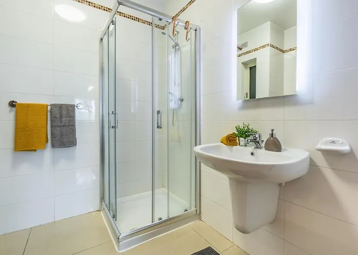 Large 3-bedroom Oasis In Quiet Area With Garden Gzira