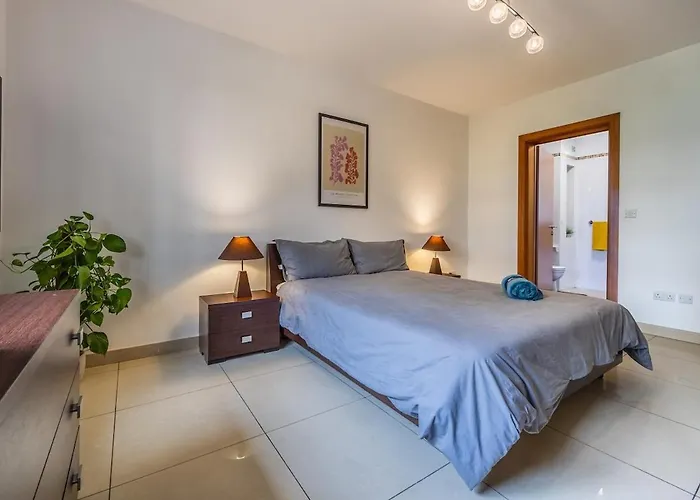 Large 3-bedroom Oasis In Quiet Area With Garden * Gzira