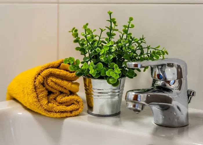 Apartament Large 3-bedroom Oasis In Quiet Area With Garden