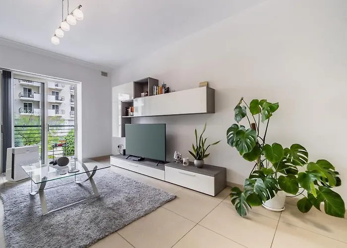 Large 3-bedroom Oasis In Quiet Area With Garden Apartament *