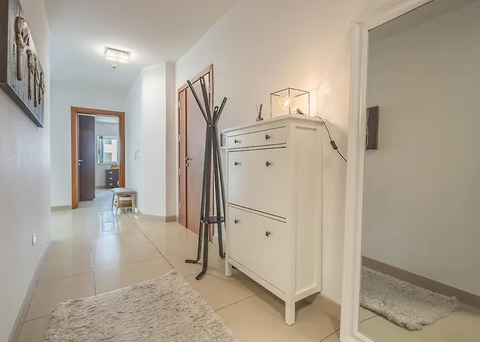 Appartement Large 3-bedroom Oasis In Quiet Area With Garden *