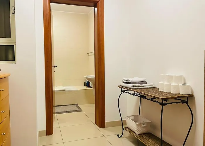 Large 3-bedroom Oasis In Quiet Area With Garden *